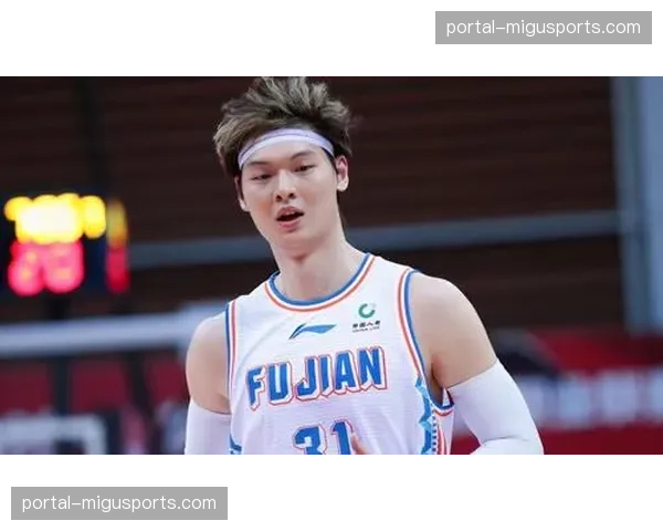 CBA“你我TA”公益活动走进山村小学，王哲林担任导师