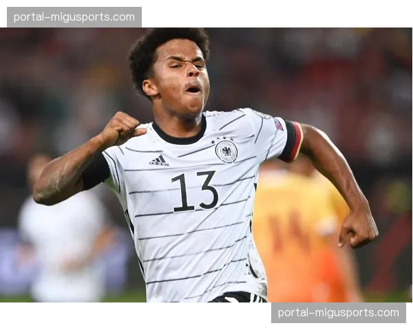 多特蒙德赛前训练重点演练高位逼抢，阿德耶米伤愈复出